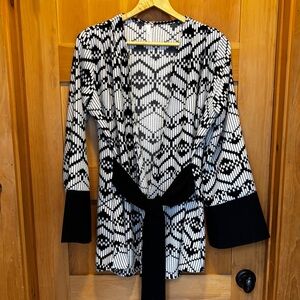 Black and White Patterned Women's Top